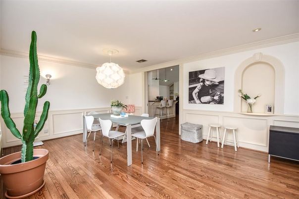 Chandelier, Dining room, Interior, Recessed Lighting, Wood Texture Flooring