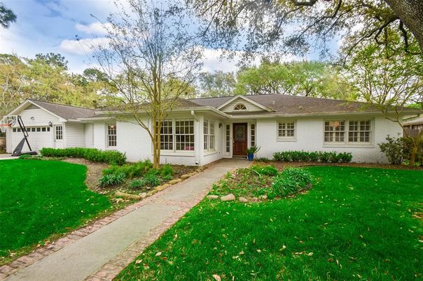 Backyard, Exterior, Facade, Ranch