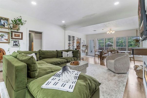 Chandelier, Dining room, Interior, Living room, Recessed Lighting, Wood Texture Flooring
