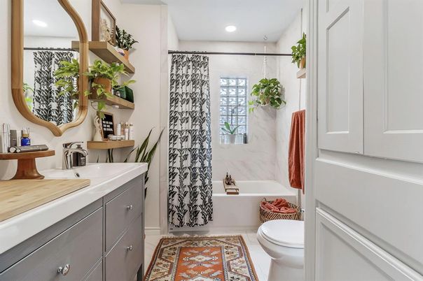 Bathroom, Interior, Recessed Lighting