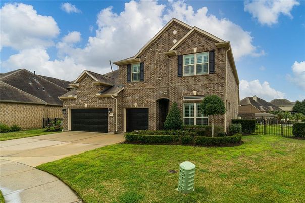 Attached, Exterior, Facade, Brick Facade, Brick Traditional