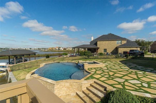 Exterior, Pool, Water