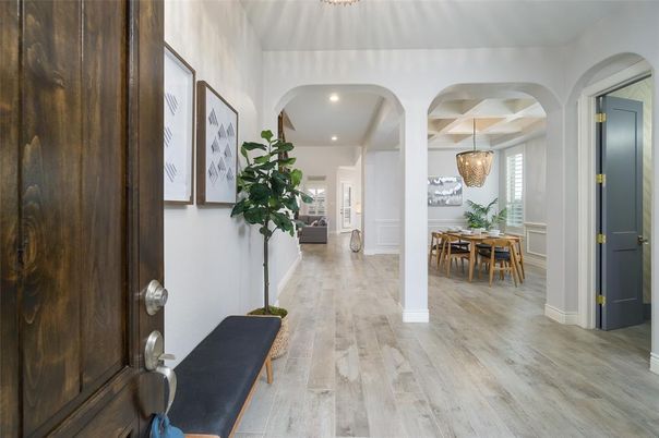 Chandelier, Dining room, Interior, Recessed Lighting, Wood Texture Flooring