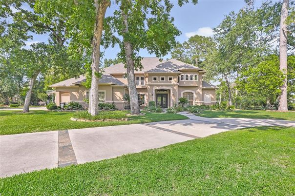 Backyard, Exterior, Facade, French Provincial