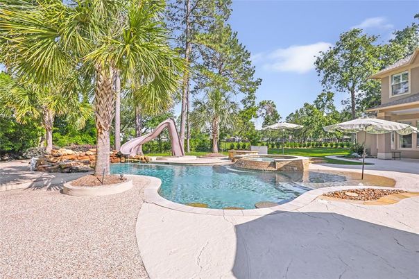 Exterior, Playground, Pool