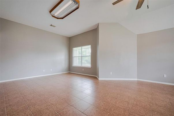 Empty room, Interior