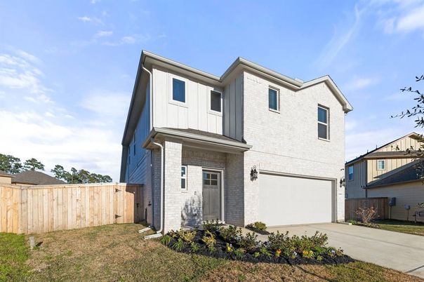 Attached, Exterior, Facade, Brick Facade, Farmhouse