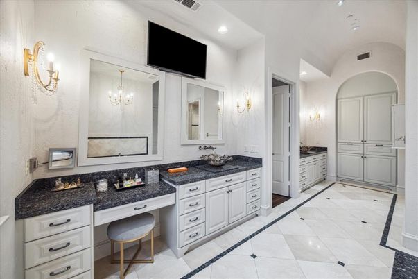 Bathroom, Dual Sink Vanities, Interior, Recessed Lighting