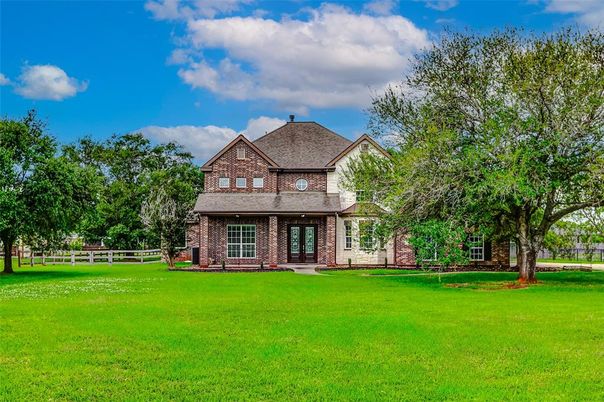 Backyard, Exterior, Facade, Brick Facade, Brick Traditional