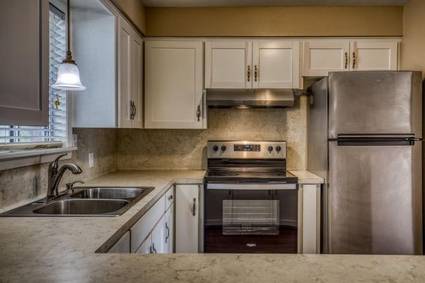 Interior, Kitchen, Pendant Lights, Stainless Steel Appliances