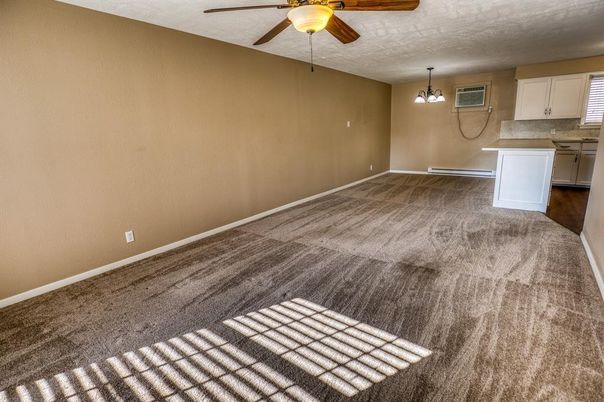 Empty room, Interior, Pendant Lights