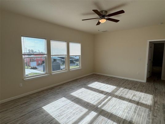 Empty room, Interior