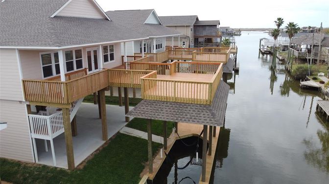 Exterior, Water