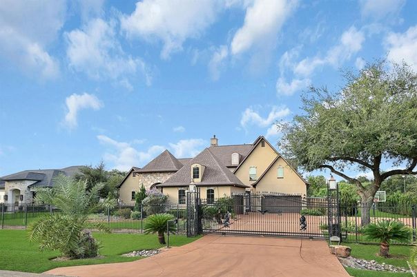 Backyard, Exterior, Facade, French Provincial