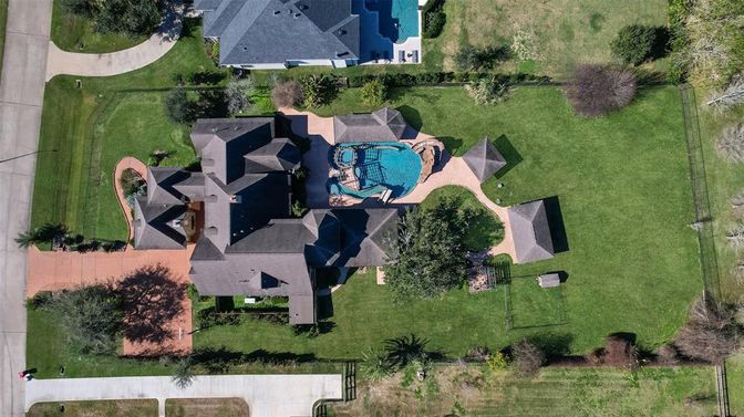 Exterior, Drone