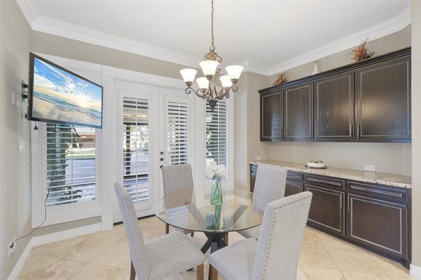 Chandelier, Dining room, Interior, Pendant Lights