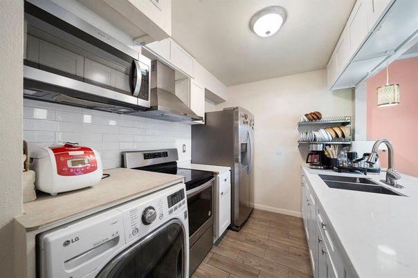 Interior, Kitchen, Washer, Wood Texture Flooring