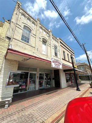 Exterior, Facade, Rowhouse