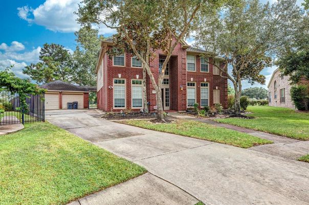 Backyard, Detached Garage, Exterior, Facade, Brick Facade, Georgian