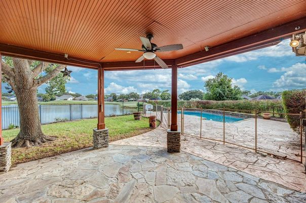Exterior, Lake, Pool, Water