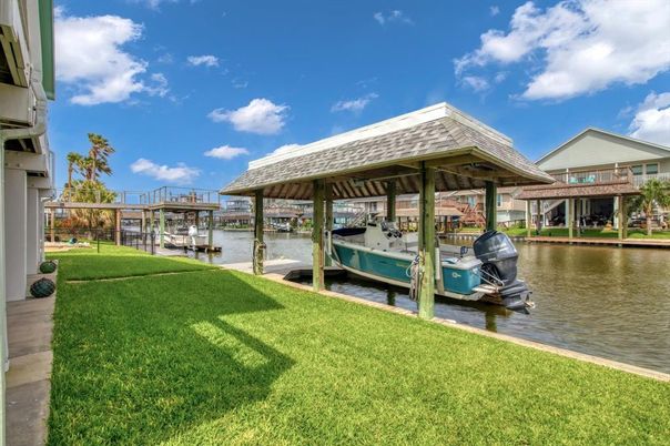 Exterior, Lake