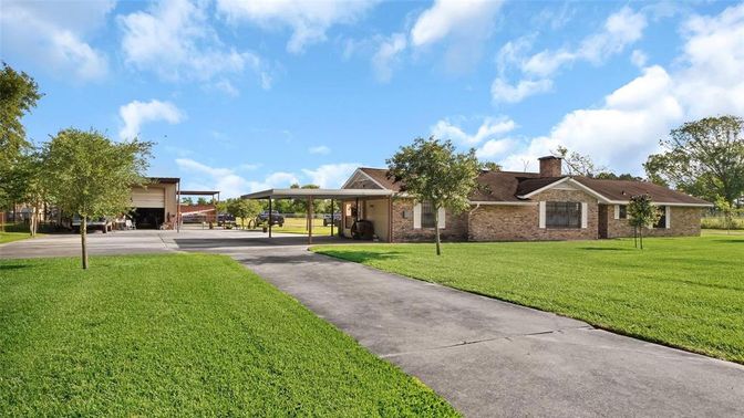 Backyard, Exterior, Facade, Brick Facade, Ranch