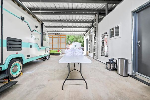 Garage, Interior