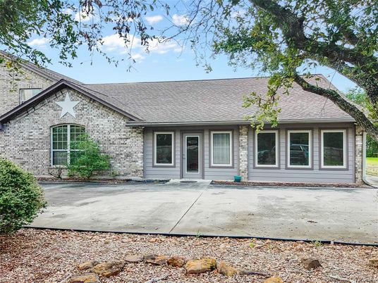 Exterior, Facade, Brick Facade, Ranch