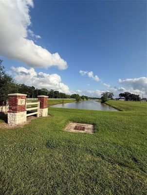 Exterior, Lake