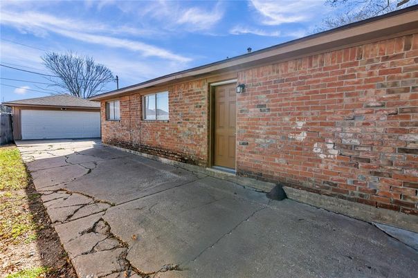 Detached Garage, Exterior