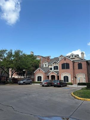 Exterior, Facade, Brick Facade, Rowhouse