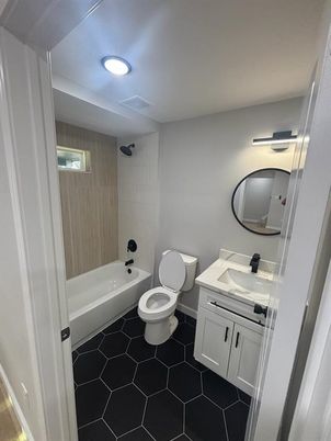 Bathroom, Interior, Recessed Lighting