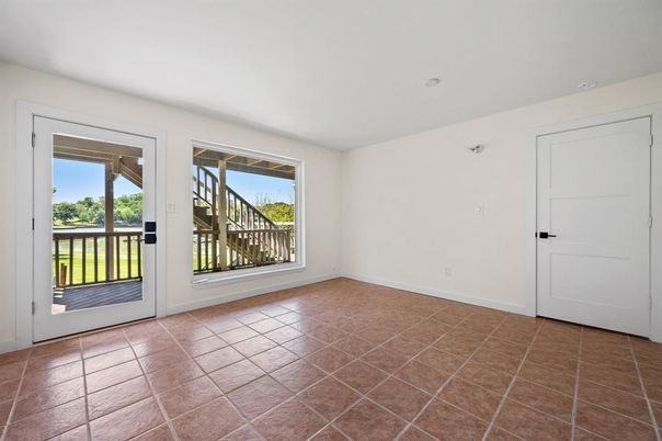 Empty room, Interior