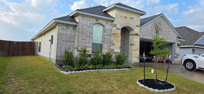 Attached, Exterior, Facade, Brick Traditional