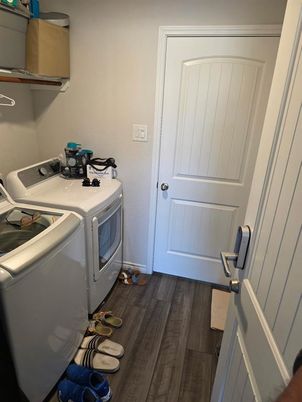Interior, Washer, Wood Texture Flooring