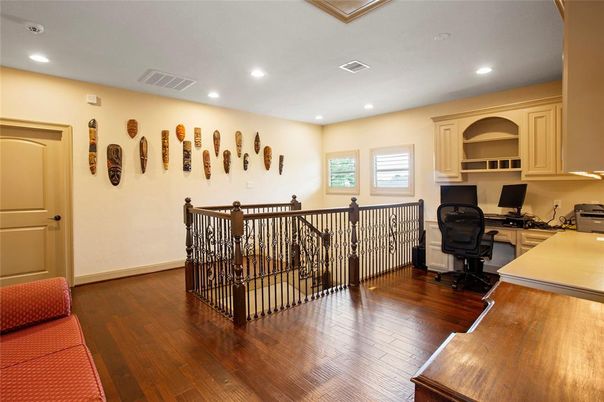 Home Office, Interior, Recessed Lighting, Wood Texture Flooring