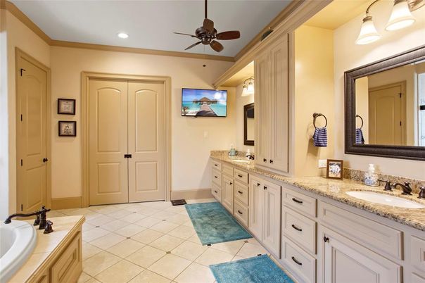 Bathroom, Dual Sink Vanities, Interior, Recessed Lighting