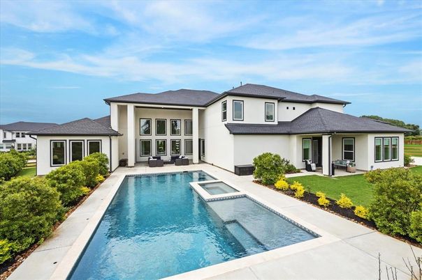 Exterior, Facade, Pool, Mediterranean