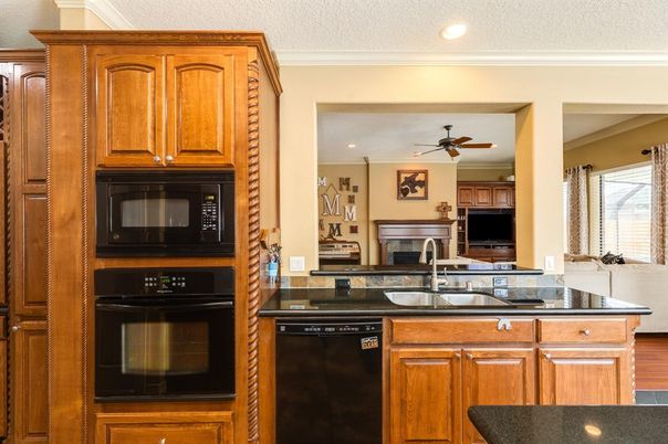 Fireplace, Interior, Kitchen, Recessed Lighting
