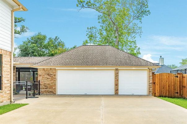 Detached Garage, Exterior