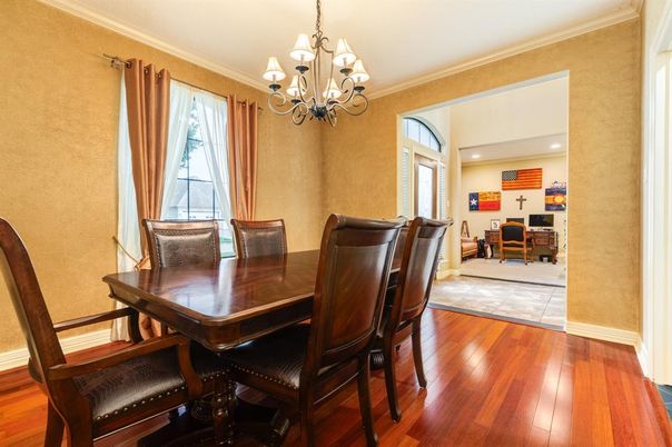 Chandelier, Dining room, Interior, Recessed Lighting, Wood Texture Flooring