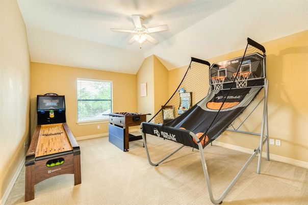 Game Room, Interior