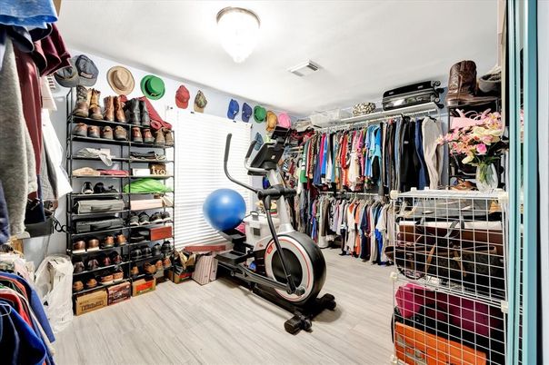 Fitness Equipment, Interior, Walk-in Closets, Wood Texture Flooring