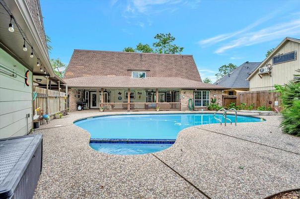 Exterior, Pool