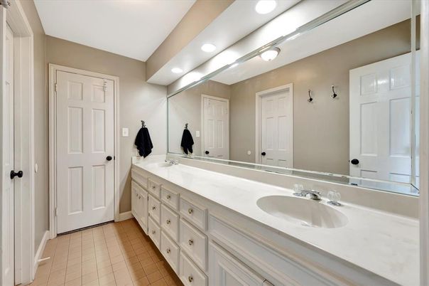 Bathroom, Dual Sink Vanities, Interior, Recessed Lighting