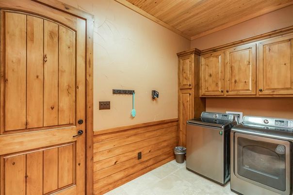 Interior, Washer, Wooden Ceilings, Wooden Walls