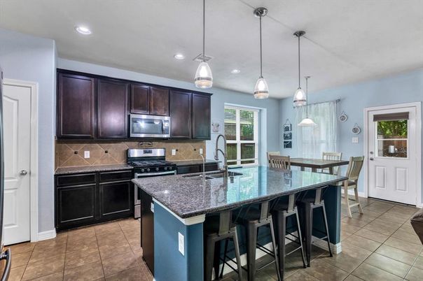 Dining room, Interior, Kitchen, Pendant Lights, Recessed Lighting, Stainless Steel Appliances