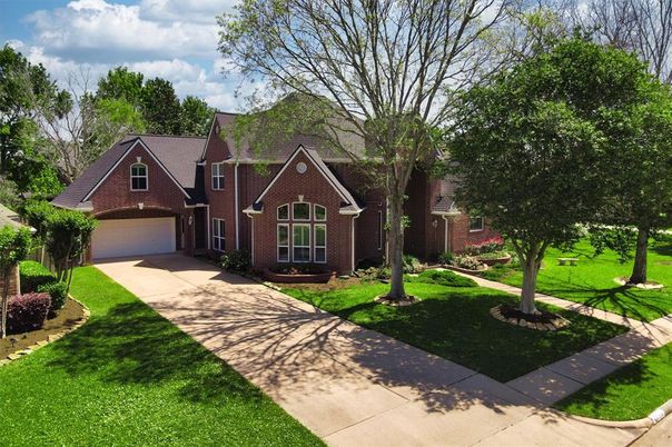 Attached, Exterior, Facade, Brick Facade, Brick Traditional