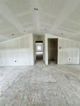 Empty room, Interior