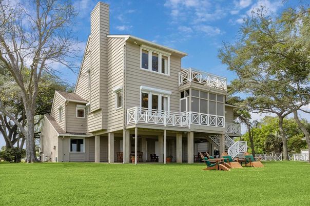 Backyard, Exterior, Facade, Modern